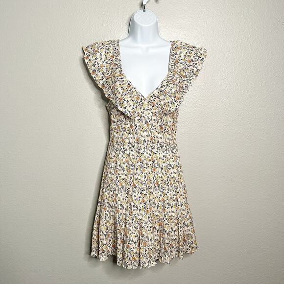 Minkpink Surrey Ditsy Floral Mini Dress Women's Size Medium NEW V neck ruffle - Picture 2 of 13